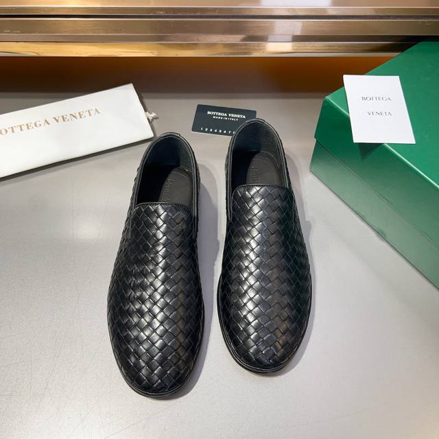 Bottega Veneta～ 码数：39–44。批： Bv官网同步新品高端系列手工编织牛津鞋，采用进口机车法国滚边工艺，手工编织，精致车工缝线。内里本染小牛皮